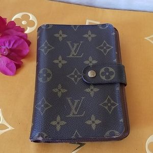 Authentic Louis Vuitton Zippy big wallet